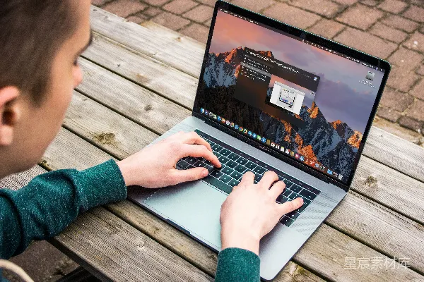 高清摄影 使用MacBook的人