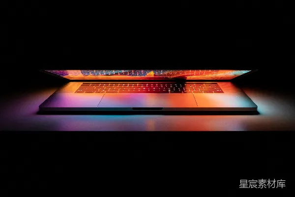 高清摄影 MacBook Pro 白色表面上