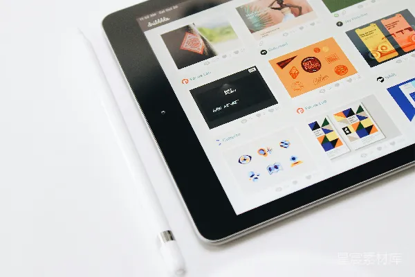 高清摄影 打开的黑色iPad和白色的Apple Pencil