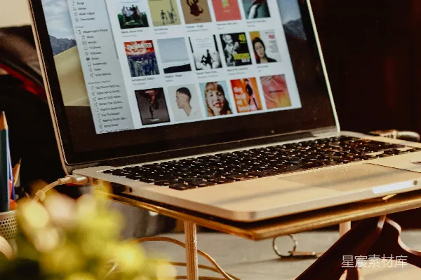 高清摄影 打开的MacBook Pro