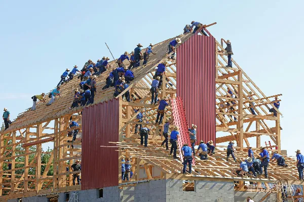 高清摄影 人们在白天建造结构