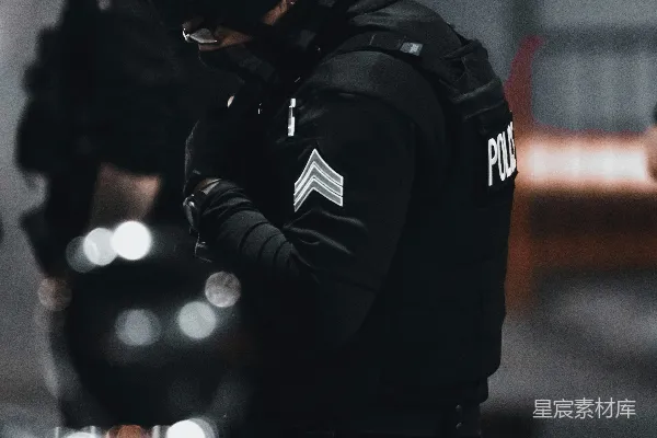 高清摄影 穿黑色夹克和头盔的男人