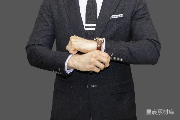 高清摄影 穿着黑色西装夹克的男人戴着金表