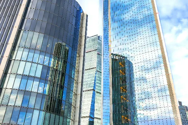 高清摄影 现代摩天大楼倒映着云层和天空