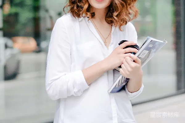 高清摄影 拿着书的女人