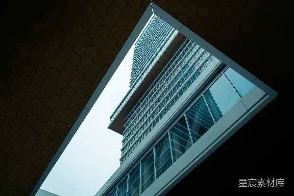 高清摄影 透过窗户看到的一栋高楼的景色