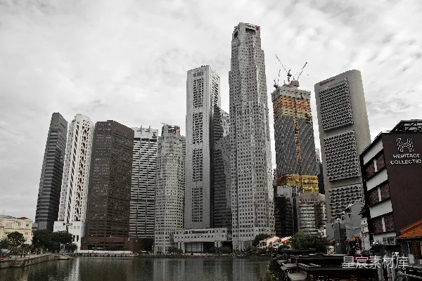 高清摄影 白天水边的高层建筑