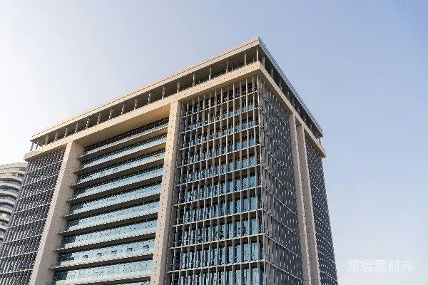 高清摄影 现代高层建筑在清澈的蓝天背景下。