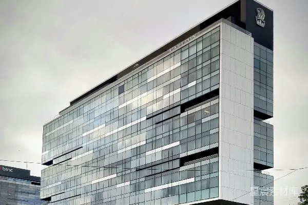 高清摄影 白色和黑色的混凝土建筑