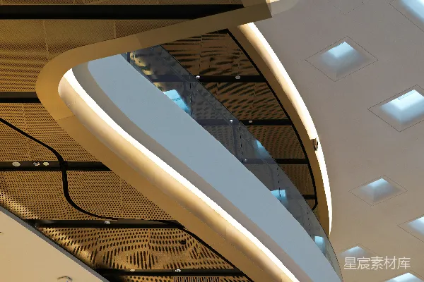 高清摄影 一座建筑的特写，展示了一座螺旋楼梯。