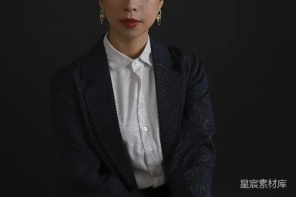 高清摄影 一个穿着西装的男人