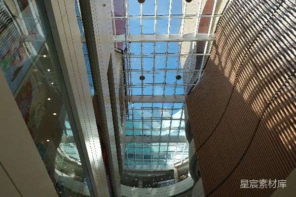 高清摄影 一座很高、有很多窗户的大楼
