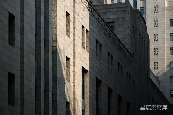 高清摄影 一座建筑侧面的时钟
