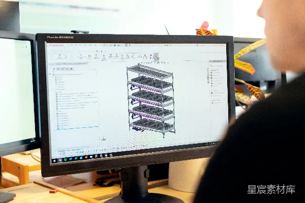 高清摄影 黑色平板显示器放在棕色木桌上