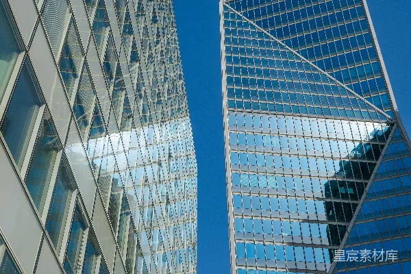 高清摄影 几栋高大的建筑物并排而立。