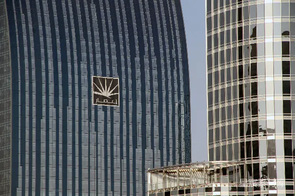 高清摄影 蓝白玻璃外墙的高层建筑
