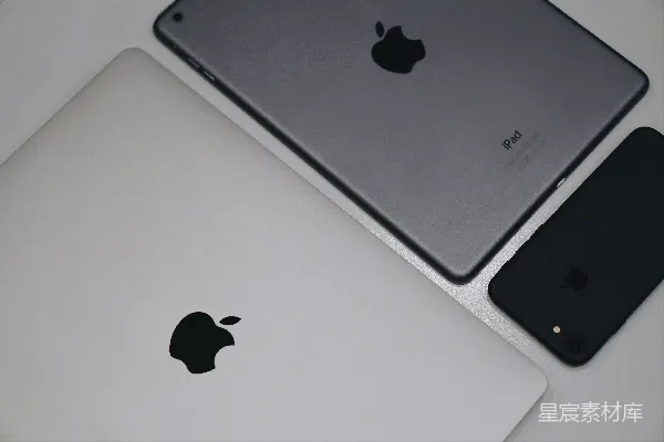 高清摄影 太空灰色的iPad Pro和太空灰色的iPhone 8