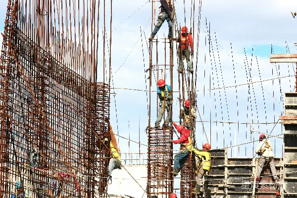 高清摄影 白天进行建筑工作的人员