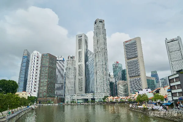 高清摄影 白天水边的城市建筑