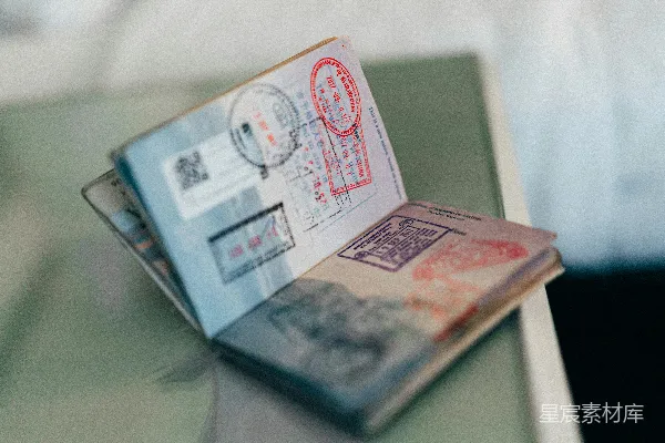 高清摄影 白色和红色标签的盒子