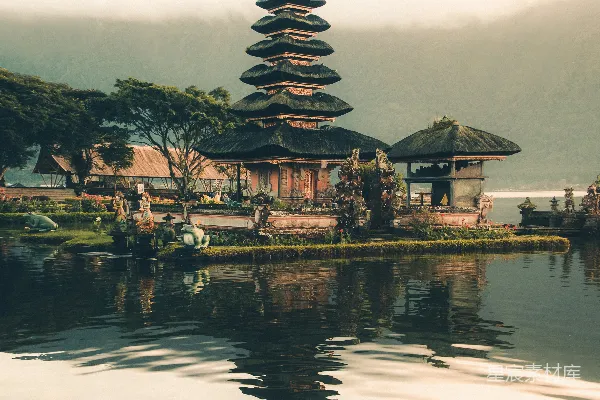 高清摄影 水边寺庙和树木