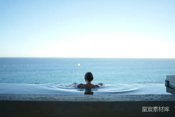 高清摄影 在水池中的女人