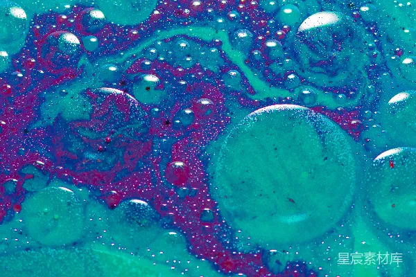 高清摄影 一罐蓝紫色液体的特写照片