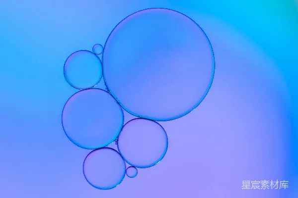 高清摄影 一群泡泡漂浮在一起。