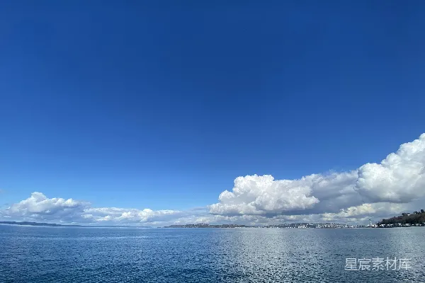 高清摄影 蓝天下的蓝色大海白天时
