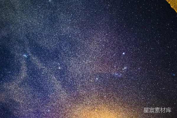 高清摄影 星空映照着夜晚的星空