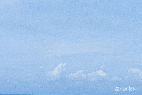 高清摄影 白天的蓝天白云下的碧海