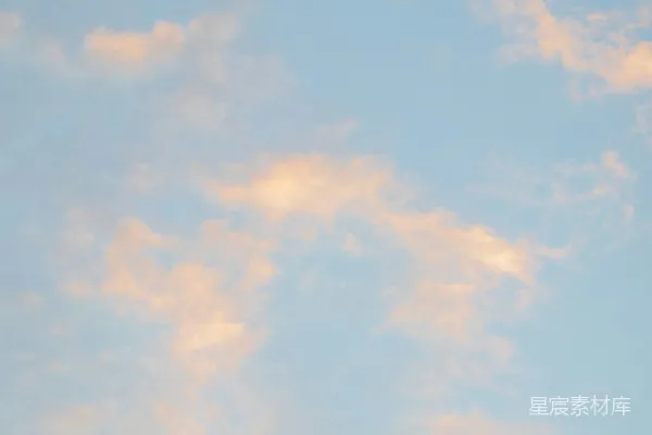 高清摄影 一架飞机在高空中飞行。