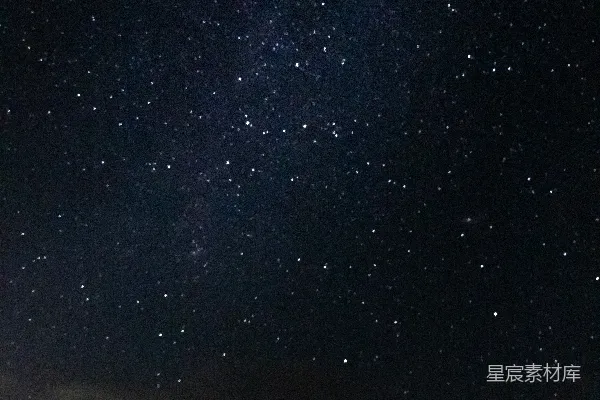 高清摄影 夜空中充满了星星。