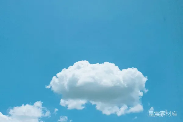 高清摄影 一片孤云在蓝天中
