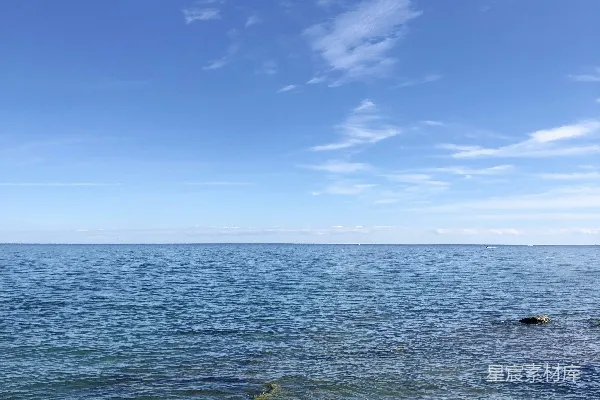 高清摄影 白天海面上方的蓝天