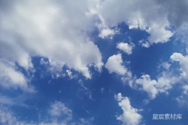 高清摄影 一架飞机正在蓝天中飞行