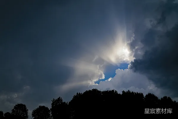 高清摄影 云层遮挡太阳的低角度摄影