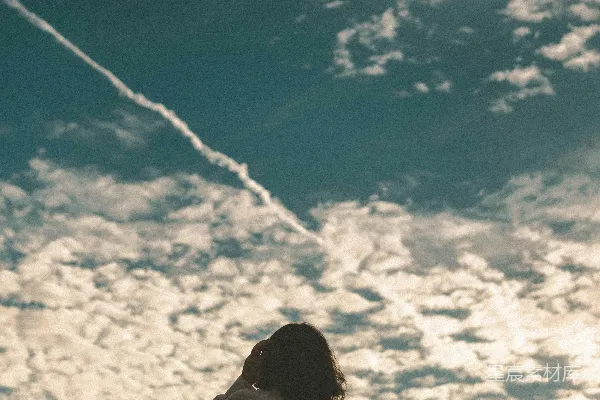 高清摄影 女人抬头看