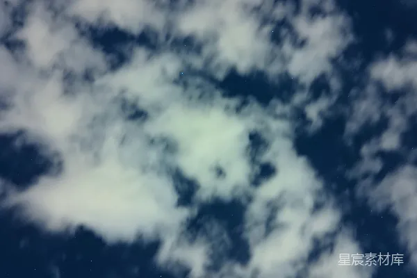 高清摄影 一架飞机飞过一片云层蓝空