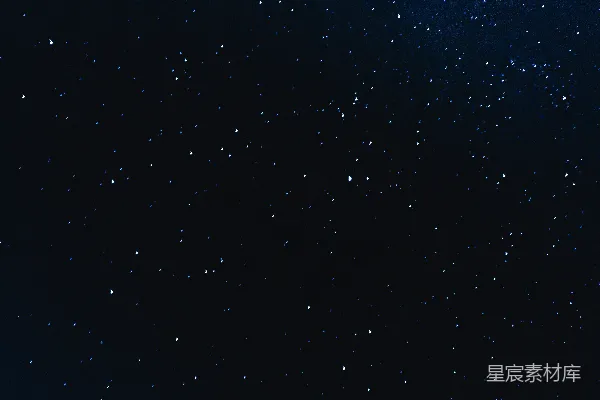 高清摄影 夜晚的天空中闪烁着星星，一架飞机在前景中飞行。