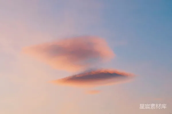 高清摄影 橙色和蓝色的云层天空