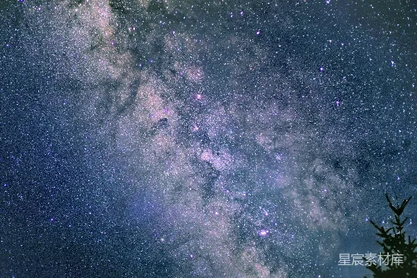 高清摄影 正在拍摄星空照片的人