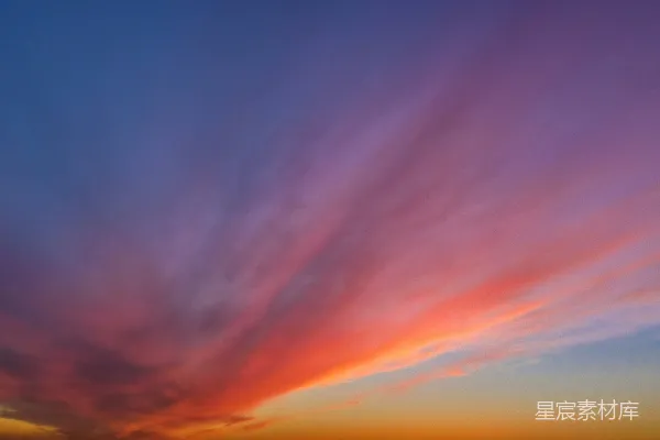 高清摄影 蓝橙相间的天空在日落时分