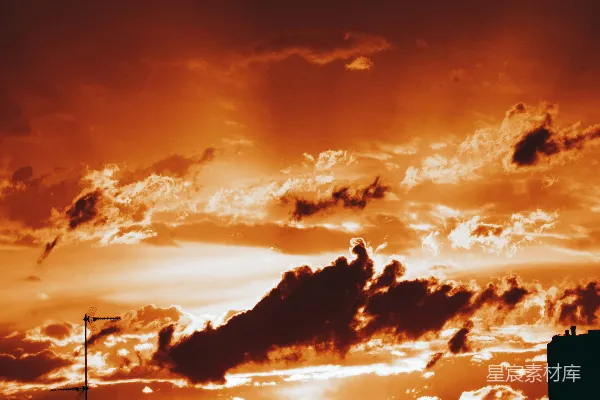 高清摄影 夕阳正照在一些建筑物上。