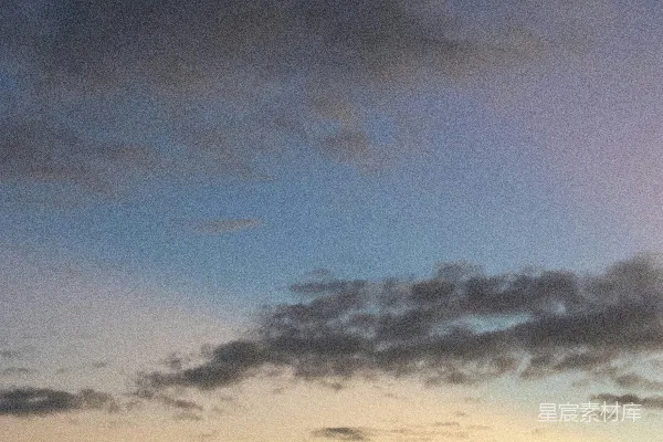 高清摄影 一片阴云密布下的大片水域