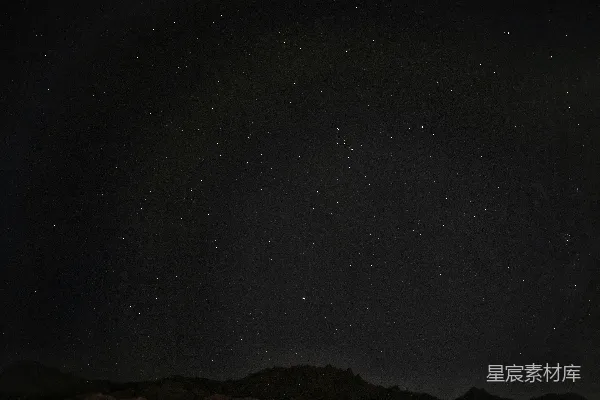 高清摄影 星光点点的夜空笼罩着岩石山峦