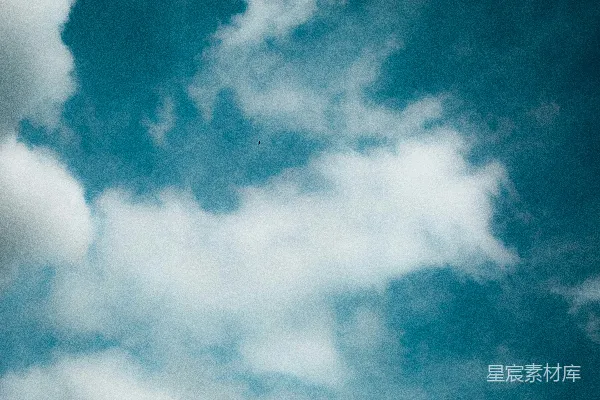 高清摄影 一只风筝在天空中高高地飞翔。