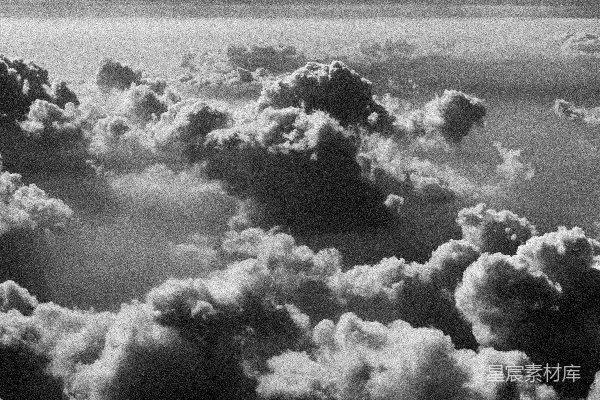 高清摄影 一幅黑白照片，展示天空中的云朵。