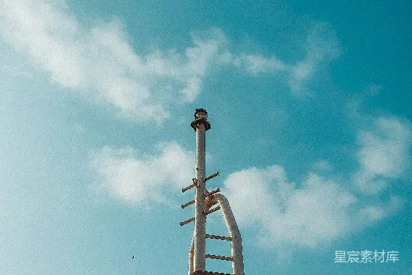 高清摄影 白天蓝天下的白色混凝土塔楼