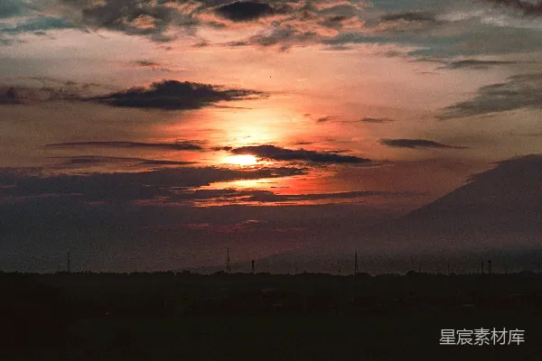 高清摄影 夕阳照耀下的城市